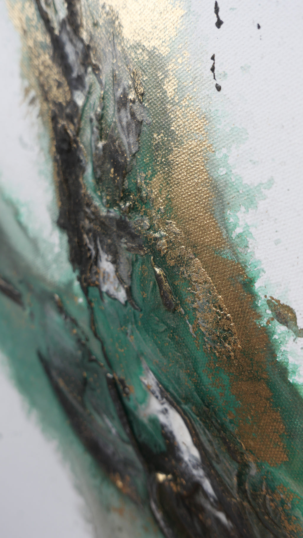 Close-up of the diagonal green, gold and black current in Rooted 1