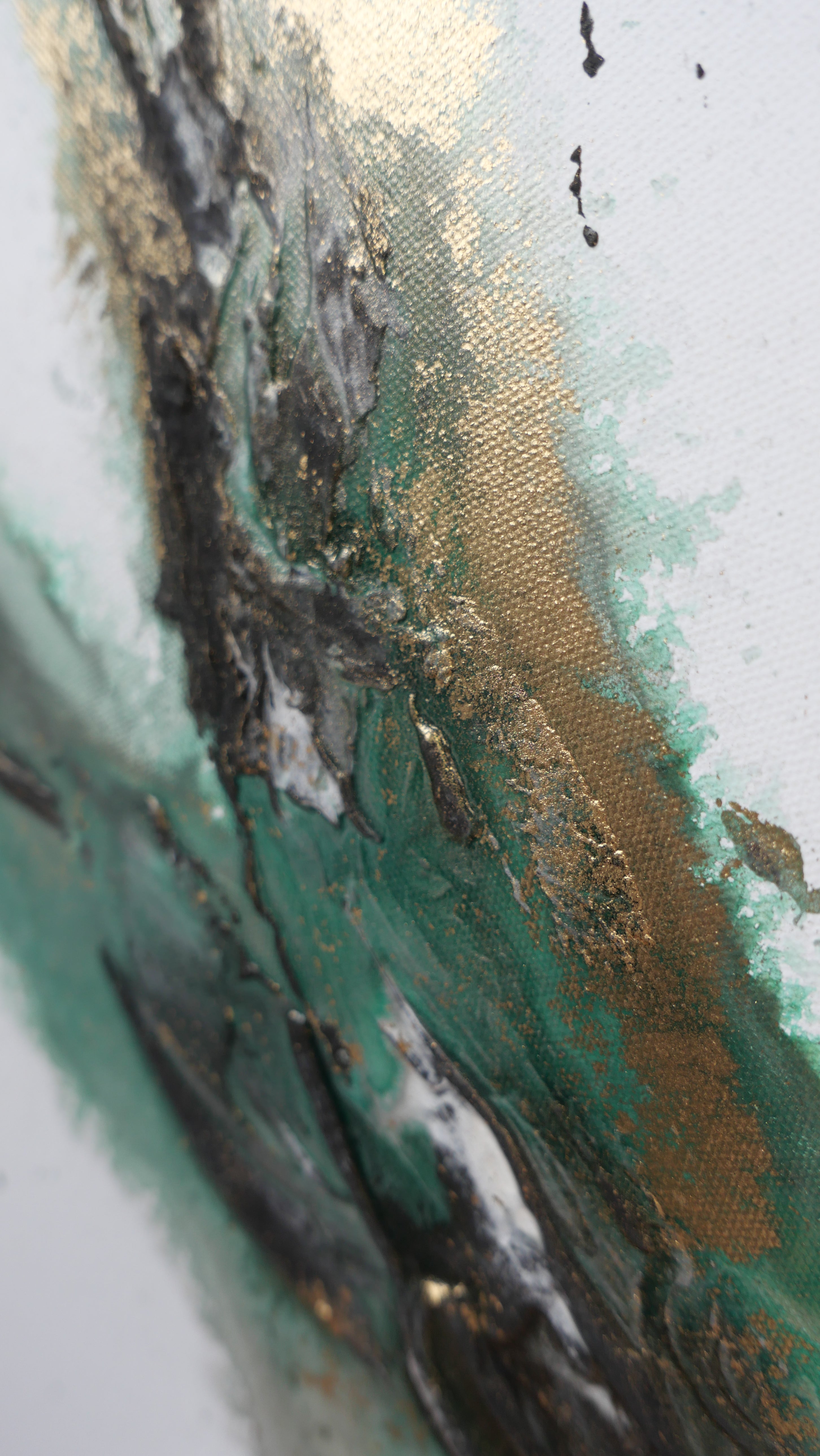 Close-up of the diagonal green, gold and black current in Rooted 1