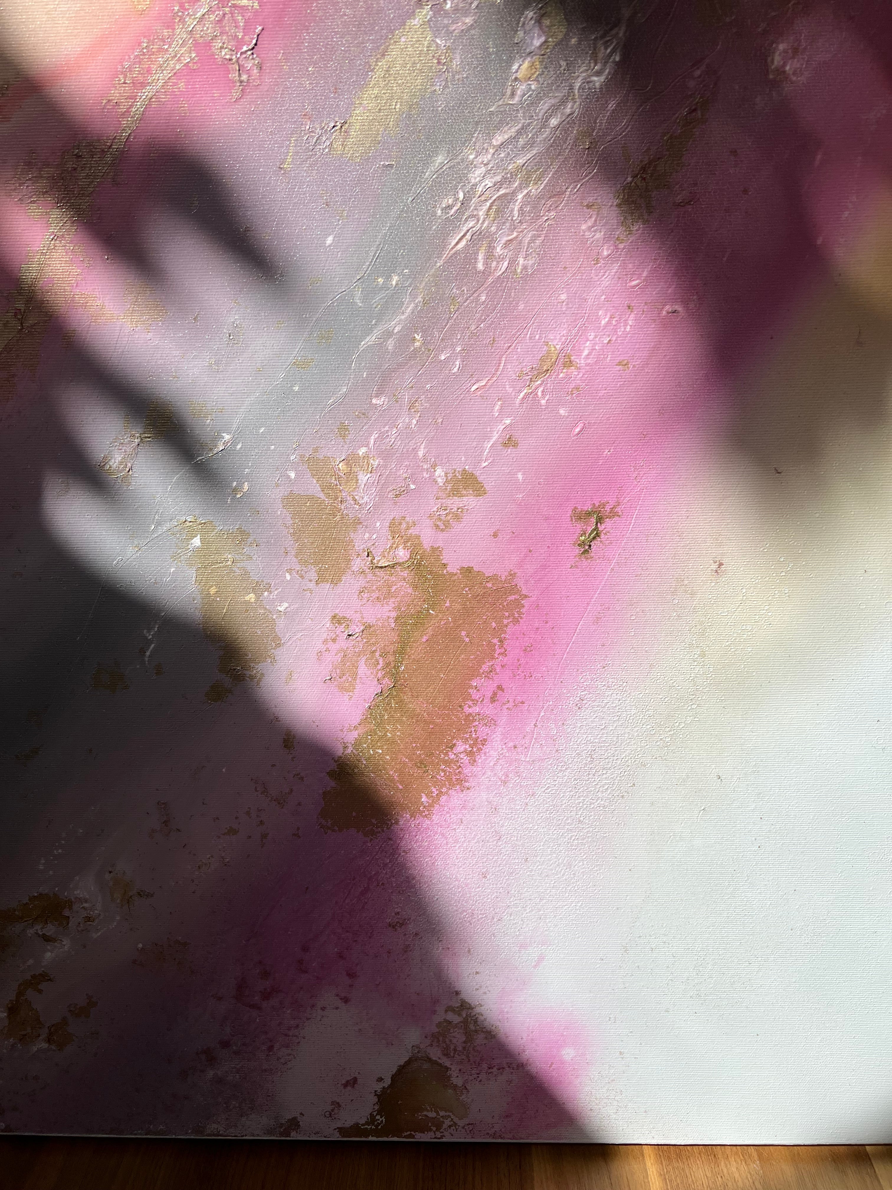 Surface detail of Flow in blush pink and gold